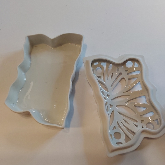 Pacific Rim Porcelain Butterfly Design Lidded Trinket Dish - Picture 10 of 10